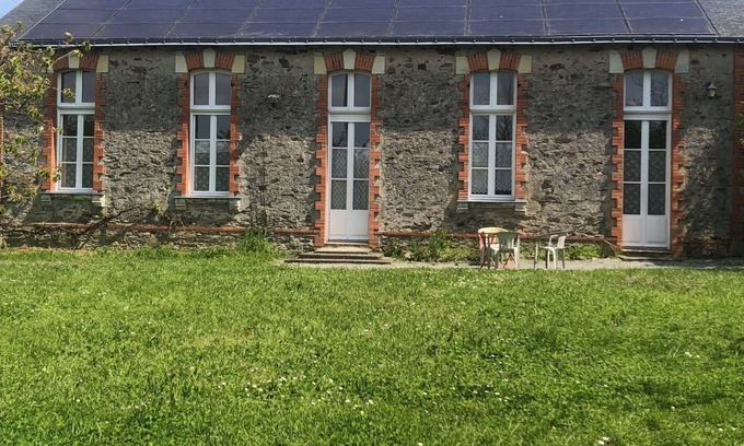 Chanzeaux House | Beautiful house in an ancient school;