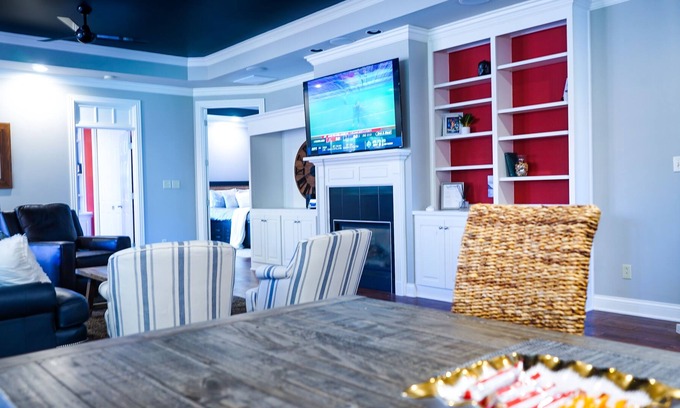 Owensboro House | Beautiful house, 3 queen beds, 2 twin bed & futon.