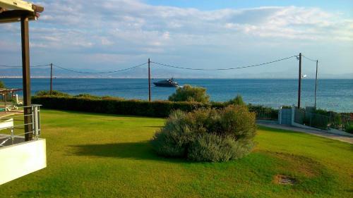 Skaloma House | Beautiful house by the sea,Loutraki Skaloma.