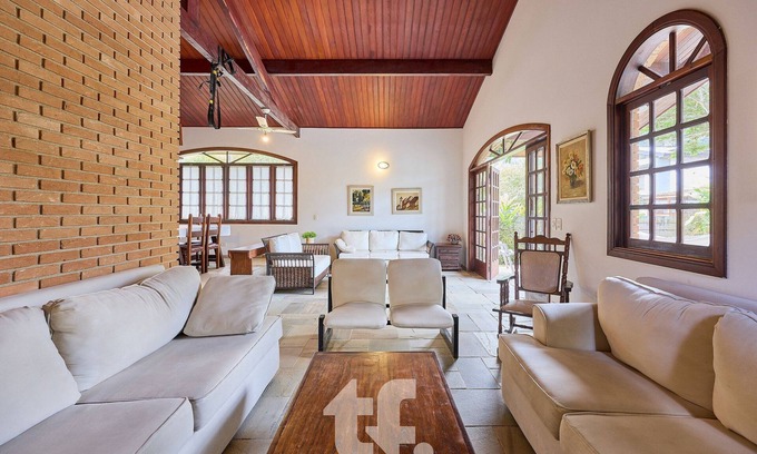 Pedra Verde Condo | Beautiful House in Pedra Verde Condominium By Temporada Férias