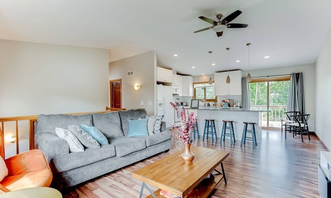 Eden Prairie House | Beautiful House in Eden Prairie - Entire House