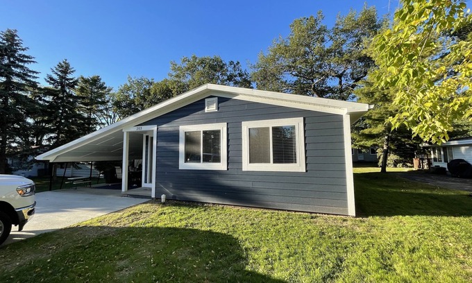 Port Austin House | Beautiful house in the heart of Port Austin!