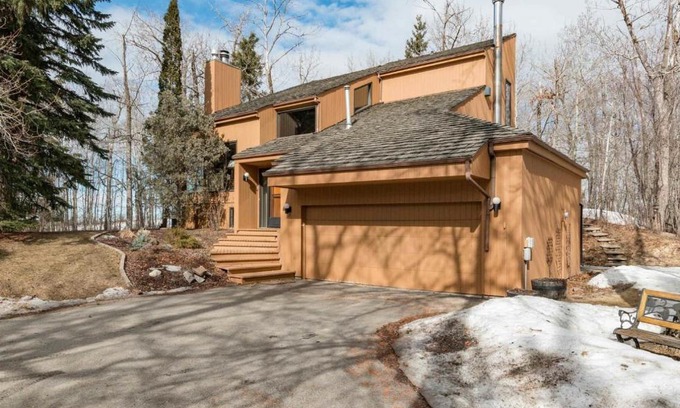 Sherwood Park House | Beautiful House on Naturally Treed 3 acres lot