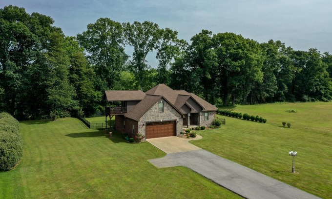Pangburn House | Beautiful House on the River! Book now for Spring & Summer 2025!