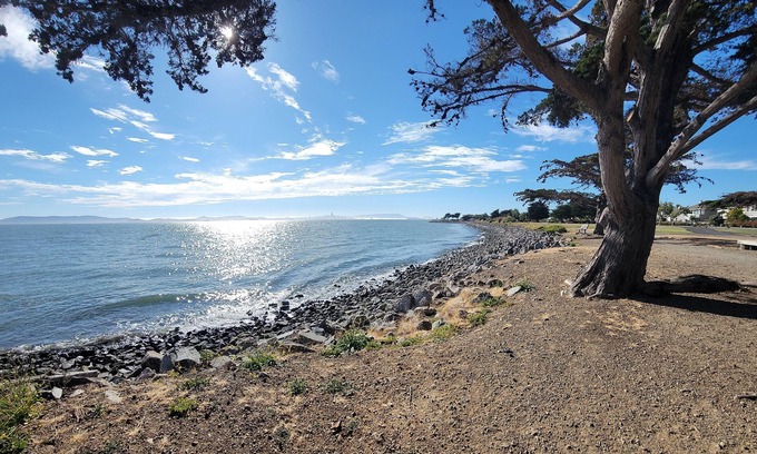 Alameda House | Beautiful house/Short drive to the beach/Parking/Amazing Alameda