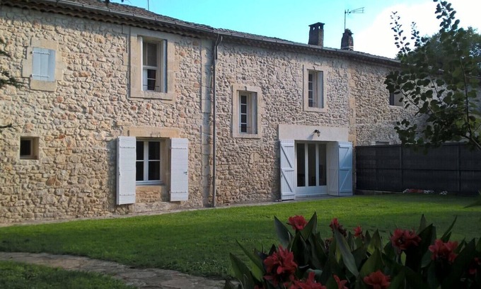 Saint-Bres House | Beautiful house with character, in a quiet area with large park, courtyard, 20 minutes from the beaches.