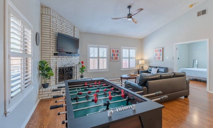 North San Antonio - SAT House | Beautiful House with Pool, Games & Relaxing Covered Patio