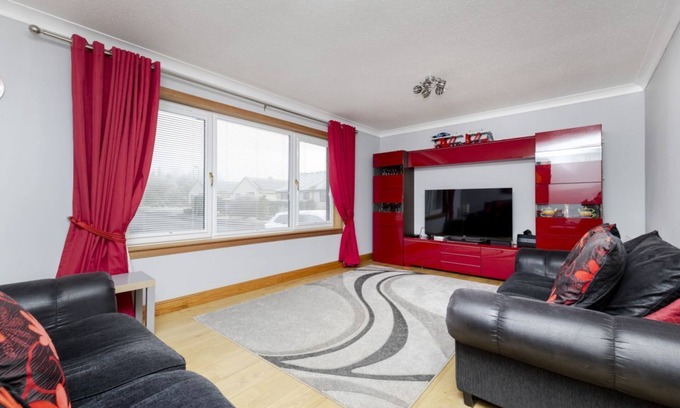 Pitlochry Apartment | Beautiful House with Garden in Pitlochry