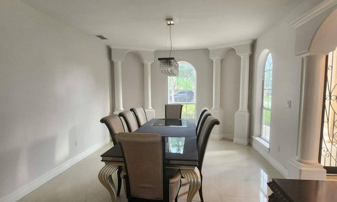 McAllen House | Beautiful house with pool