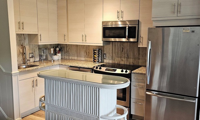 Country Club Estates Apartment | BEAUTIFUL IN TOWN! - 2 Bedroom 1 Bath on Rehoboth Ave.nWalk to Beach and Shops!