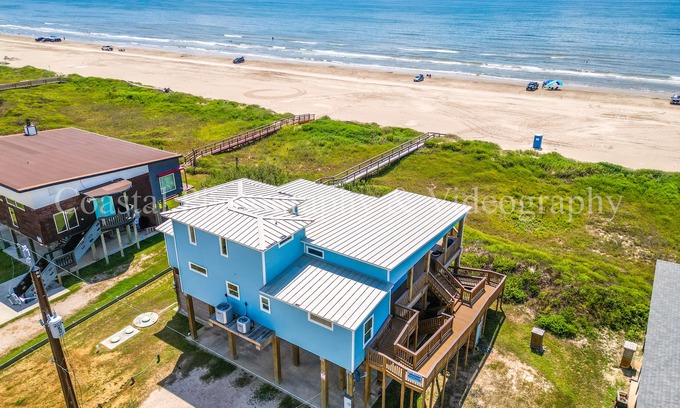 Freeport House | Beautiful inside and out! "Bluewater Bungalow"
