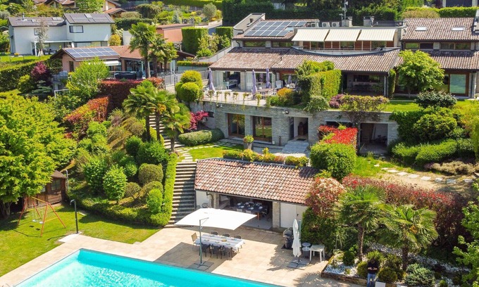 Casnate Con Bernate Villa | Beautiful villa with WIFI, A/C, private pool, TV, patio, pets allowed, panoramic view and parking