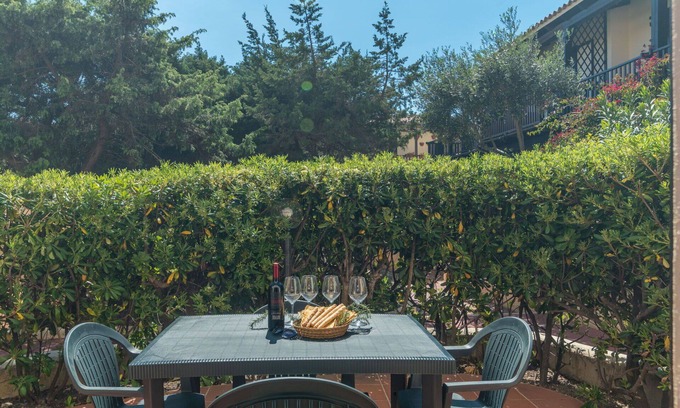 Capo Testa Apartment | Beautiful apartment for 4 guests with A/C, TV, terrace and pets allowed