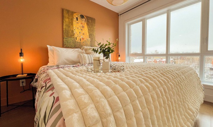 Cote-Des-Neiges—Notre-Dame-De-Grace Apartment | Beautiful*KING bed *private office*terrace*gym*