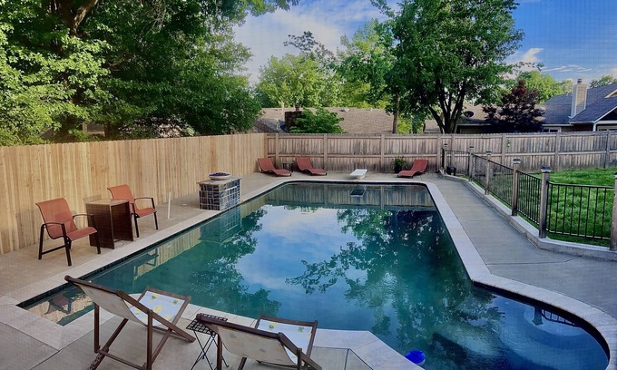Sapulpa House | Beautiful King Suit w/Private Pool — 10mins from Tulsa!