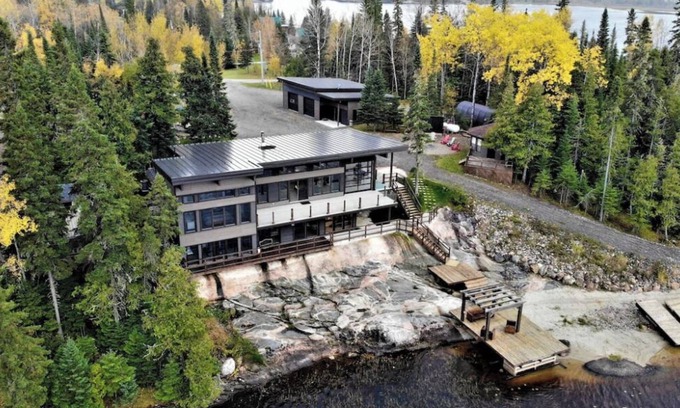 Northeastern Ontario House | Beautiful lake house perfect for snowmobile trip or relaxing gateway