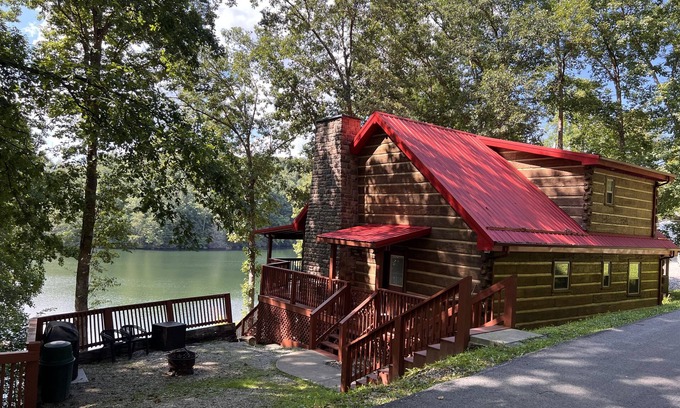 Pittsburg Cabin | Beautiful Lake Front Cabin with Private Dock