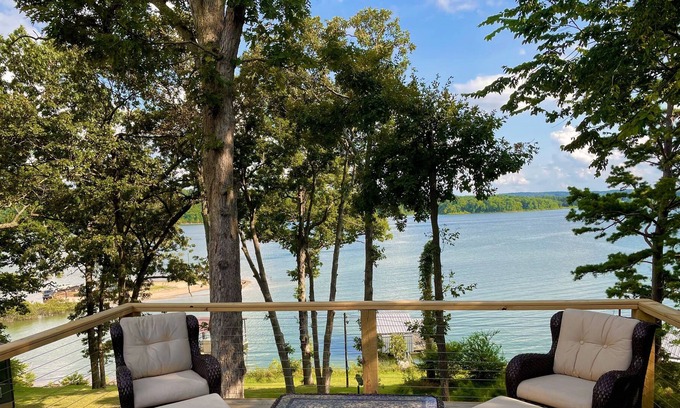 Beaver Shores House | Beautiful Lake Front Getaway