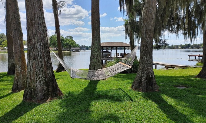 Lutz House | Beautiful lake front home. Great bass fishing. Close to Moffitt Cancer Center