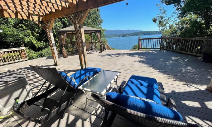 Amanda Park House | Beautiful Lake front Vacation Home Lake Quinault,WA