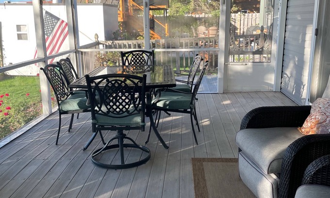Waverly Apartment | Beautiful Lake Home. Completely furnished .