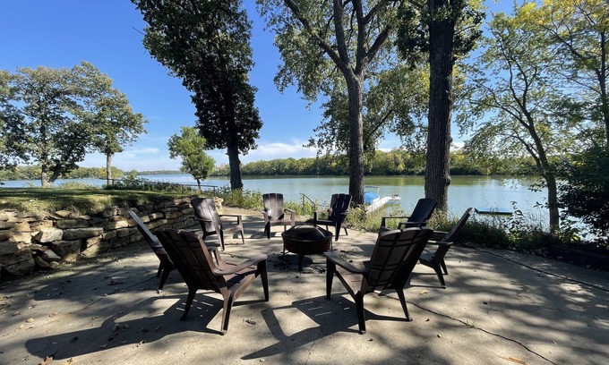 Martin County House | Beautiful lake home in a quiet neighborhood