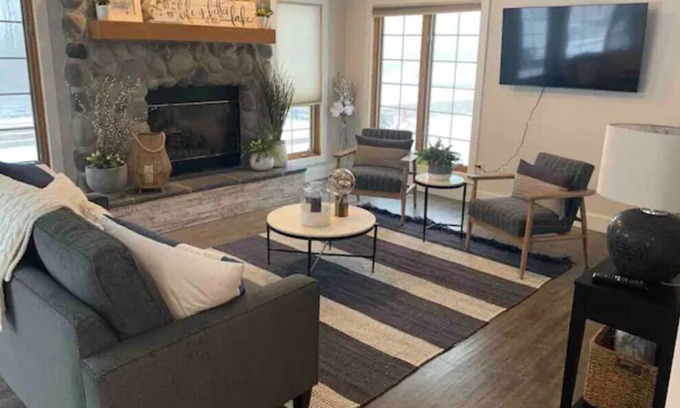 White Lake Cottage | Beautiful Lake House on White Lake
