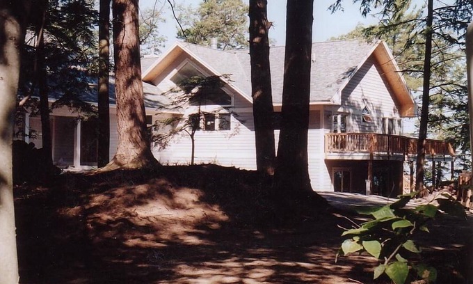 Harbor Springs Cottage | Beautiful Lake Michigan Beachfront Cottage
