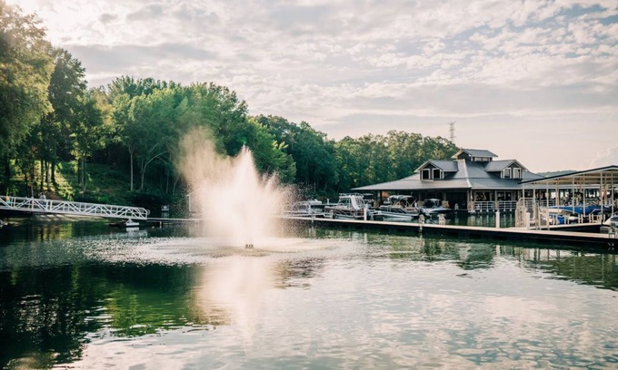 Winchester House | Beautiful Lake Townhouse at Twin Creeks Resort