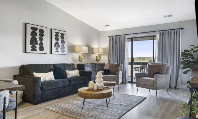 Kimberling City Condo | Beautiful lake view condo w/indoor+outdoor pools, pickleball- marina nearby