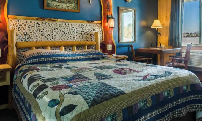 Rice Lake Cabin | Beautiful lake view from Room 3 - Fisherman's Hideaway - Curriers Lakeview