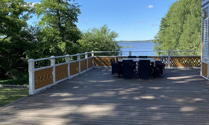 Vasteras House | Beautiful lake view house