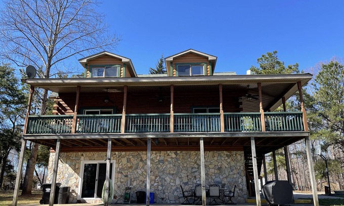 Bumpass House | Beautiful Lake View Log Cabin Lake Anna VA with Private Dock