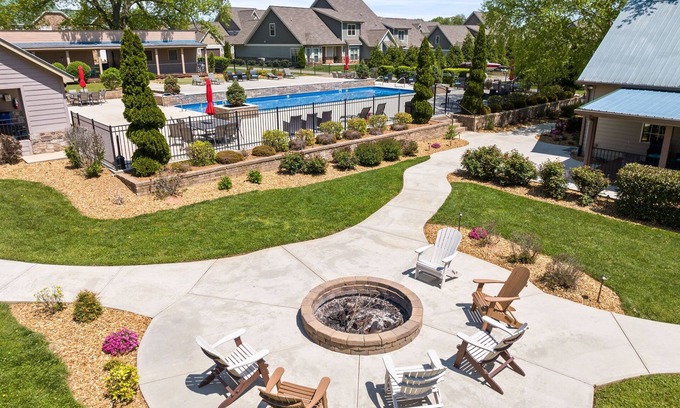 Winchester House | Beautiful Lake Views at Twin Creeks!