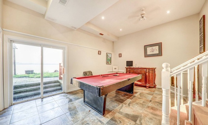 Scugog Cottage | beautiful lakefront cottage with hotub