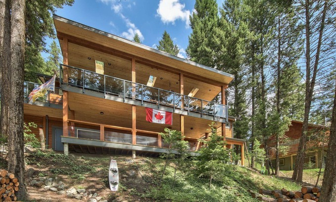 Kamloops Cottage | Beautiful lakefront home on Heffley Lake