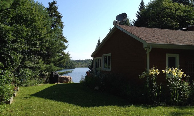 Wentworth Cottage | Beautiful lakefront cottage, 1 hour north of Montreal