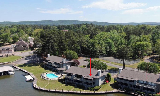 Hot Springs Condo | Beautiful Lakefront Views - Top Rated Unit - SAFE quite neighborhood