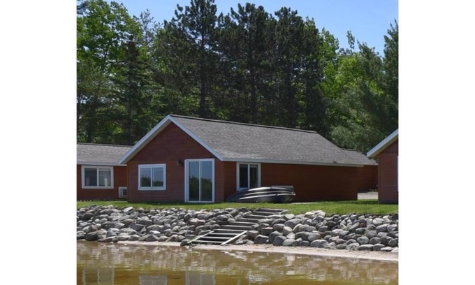 Brainerd Cabin | Beautiful lakeside 2 Bedroom cabin on private lake (Cabin#4)