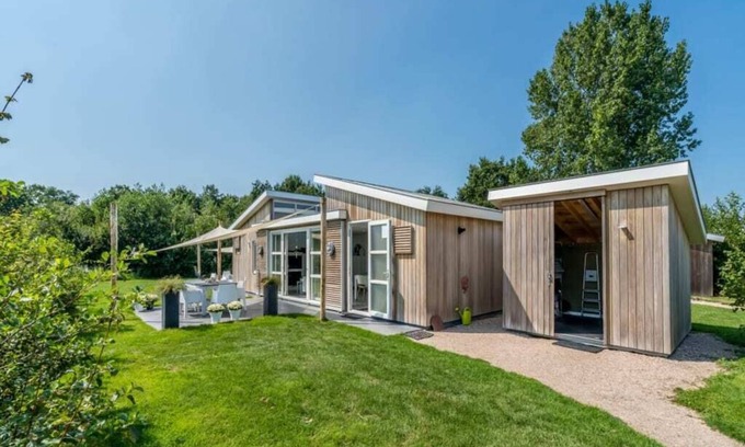 Westenschouwen House | Beautiful light and spacious chalet with 'Beachstyle' furnishing.