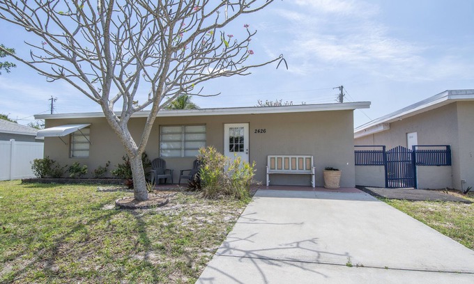 Jensen Beach Cottage | Beautiful little two bedroom cottage in scenic Jensen Beach.