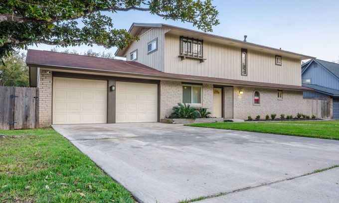 North San Antonio - SAT House | Beautiful location near the Airport, with good size POOL and KARAOKE