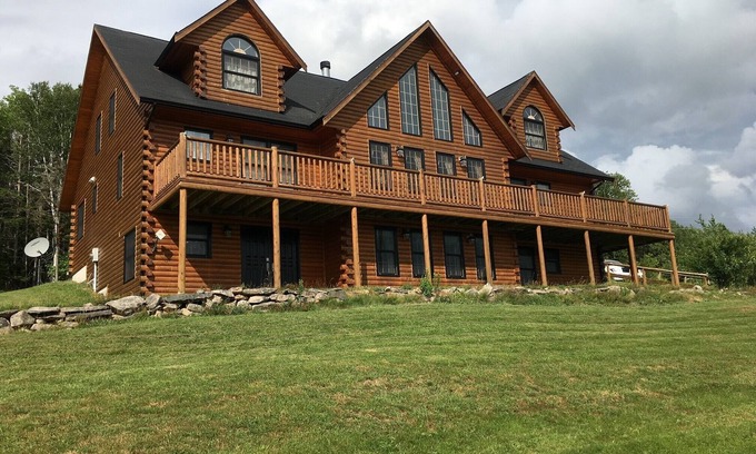 Margaree House | Beautiful Log Cabin close to beaches/Golf & Cabot Trail