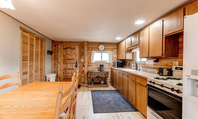 Indian Mountain Cabin | Beautiful Log Cabin High In Colorado Mountains