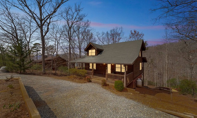Lake Lure Cabin | Beautiful Log Cabin In the Lake Lure~ close to Mirror Lake ~ WiFi