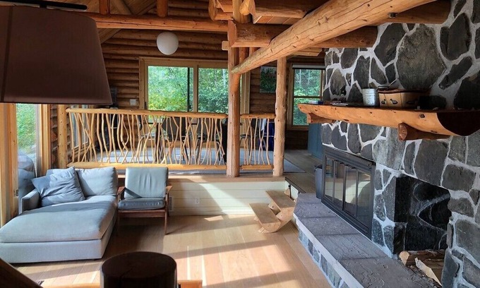 Grand Marais Cabin | Beautiful Log Cabin on Saganaga Lake
