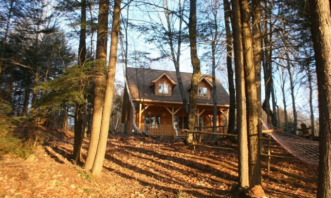 North Frontenac House | Beautiful Log Home on Quiet Private Lake