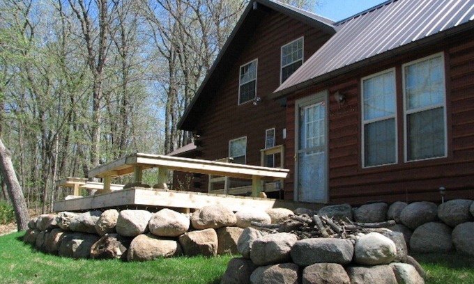 Perham House | Beautiful log home, with impressive view on Big Pine Lake near Perham, MN.