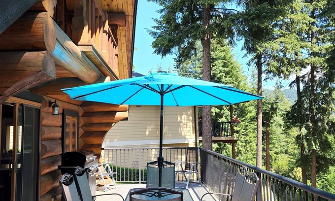 Blind Bay Cabin | Beautiful Log House in the Shuswap-Sorrento, BC