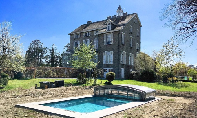 Forrieres House | Beautiful manor house in a park near Rochefort